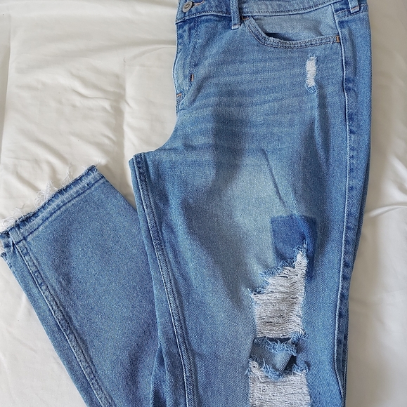 Hollister Jean's - Picture 3 of 6